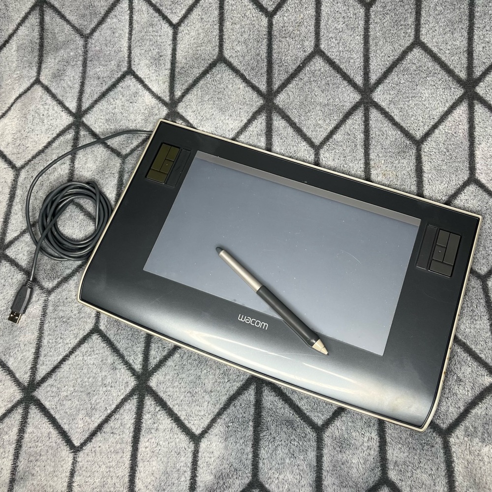Wacom Intuos 3 Pro USB Drawing Tablet w Pen Stylus PTZ631W 16” x 10” V